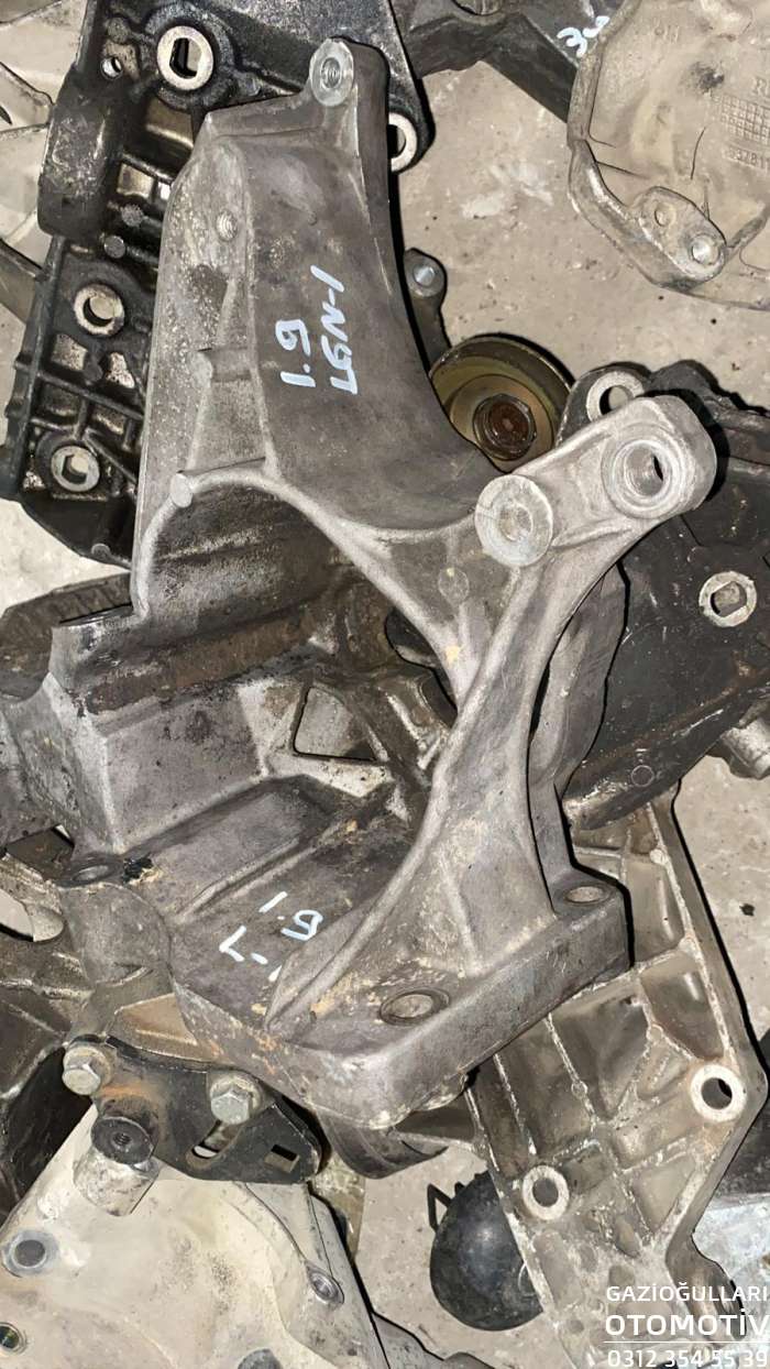Renault Laguna 1 Çıkma 1.9 Dizel Klima Şarj Bağlantı Ayağı Kulağı