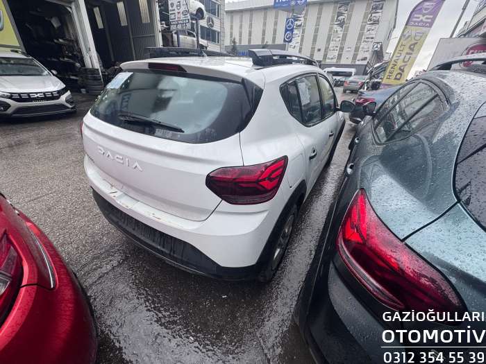 Dacia Sandero Stepway Çıkma Beyaz Renk Sol Kapı