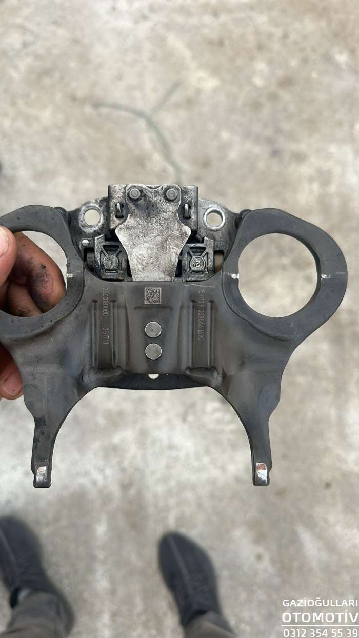 Renault Taliant Çıkma Ön Cam Izgarası